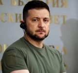 Bloomberg: Зеленски може да е започнал подготовка за избори и търси съюзници